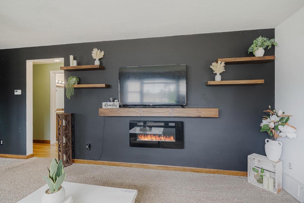Photo of 312 E Cecil STREET, Neenah, WI 54956 (MLS # 50328996)