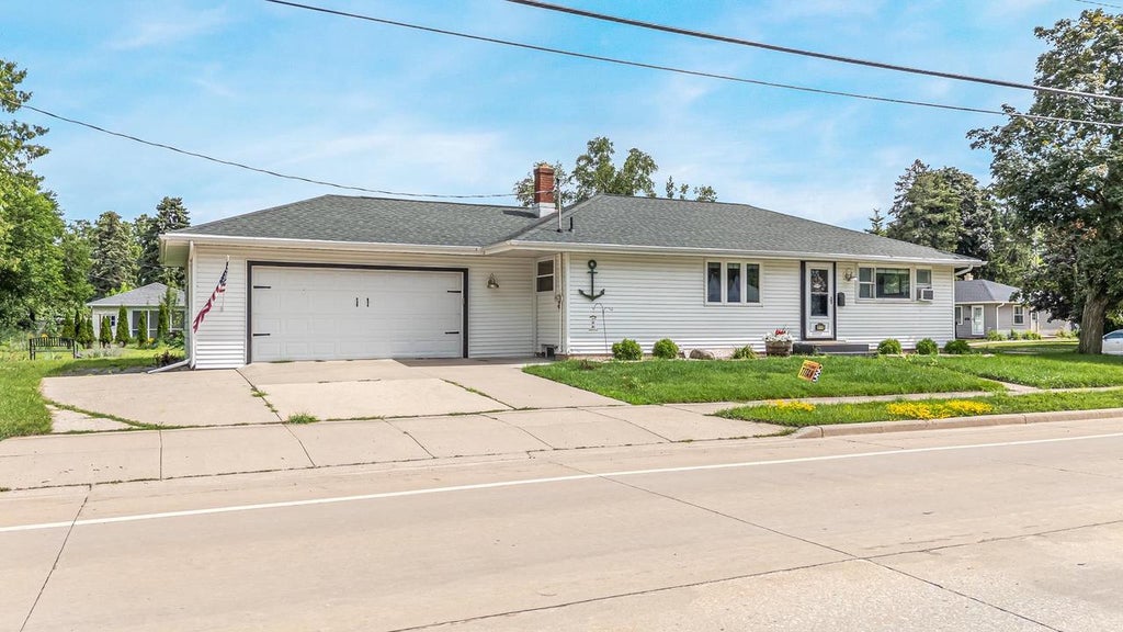 Photo of 312 E Cecil STREET, Neenah, WI 54956 (MLS # 50328996)