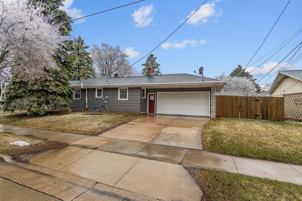 Photo of 730 E Marquette STREET, Appleton, WI 54911 (MLS # 50323098)