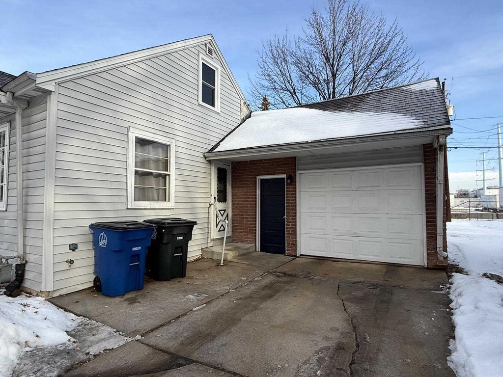 Photo of 464 Cottage Grove AVENUE, Ashwaubenon, WI 54304 (MLS # 50319725)