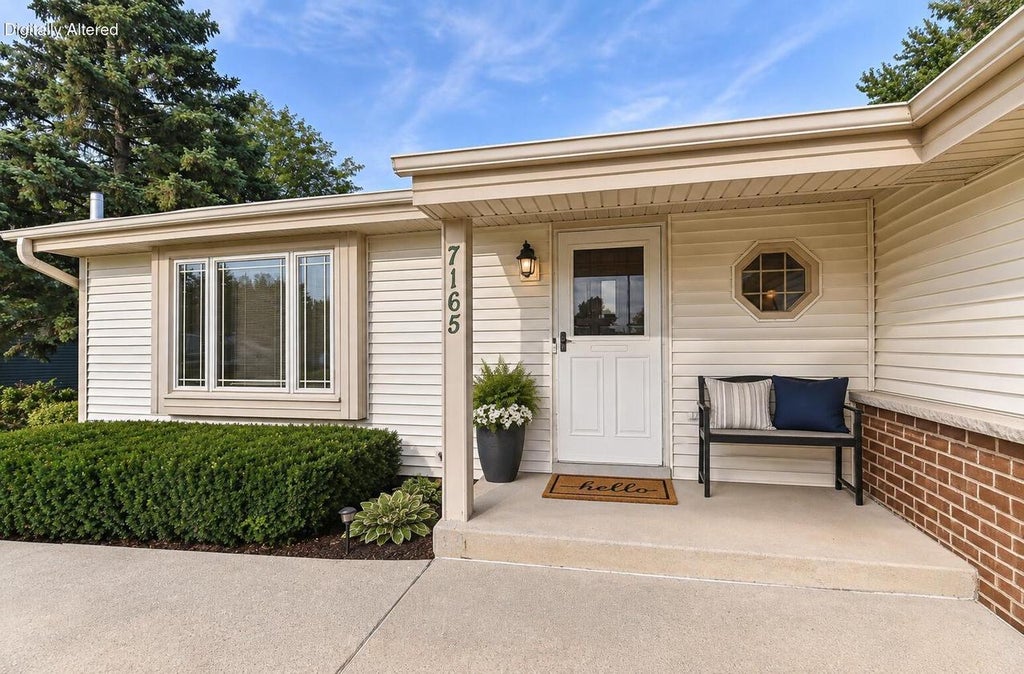 Photo of 7165 S Tifton DRIVE, Franklin, WI 53132 (MLS # 1979821)