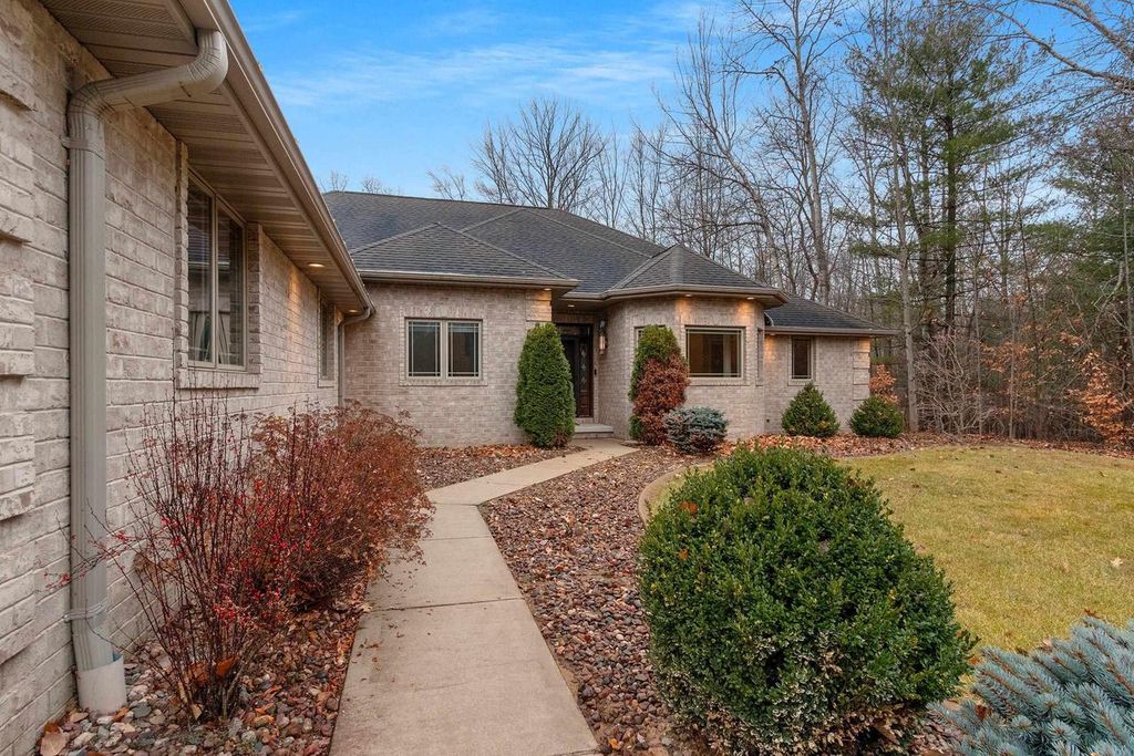Photo of 425 Hill Haven COURT, Little Suamico, WI 54141 (MLS # 50318710)