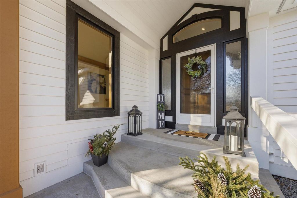 Photo of 635 W Pierre LANE, Port Washington, WI 53074 (MLS # 1952088)