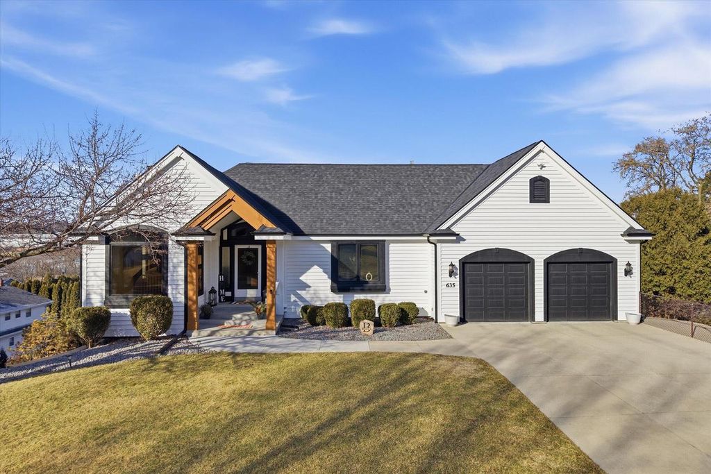 Photo of 635 W Pierre LANE, Port Washington, WI 53074 (MLS # 1952088)