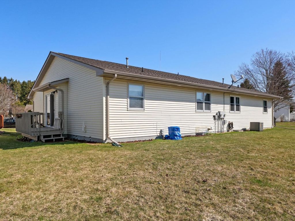Photo of 1737 Cedar COURT, Manitowoc, WI 54220 (MLS # 1957820)