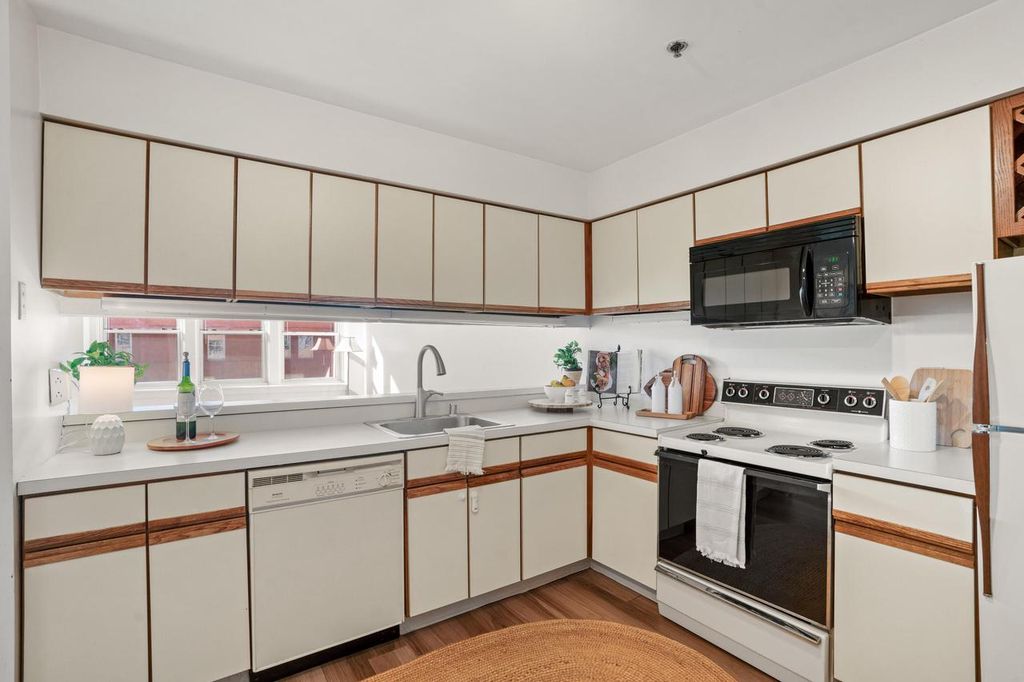 Photo of 234 N Broadway #608, Milwaukee, WI 53202 (MLS # 1942803)