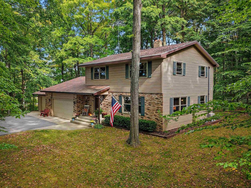 Photo of 5495 N Maple Heights CIRCLE, Sturgeon Bay, WI 54235 (MLS # 50320573)