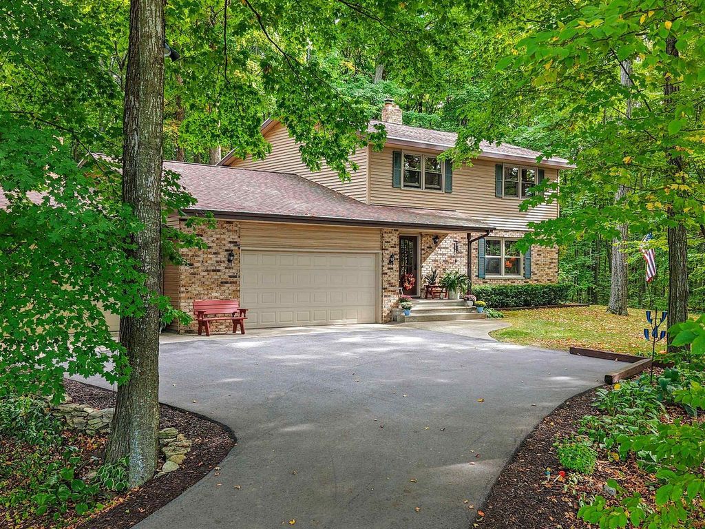 Photo of 5495 N Maple Heights CIRCLE, Sturgeon Bay, WI 54235 (MLS # 50320573)