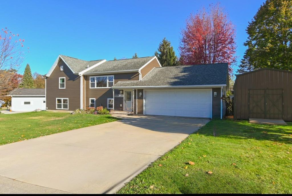 Photo of 125 Hillside LANE, Shawano, WI 54166 (MLS # 50317624)