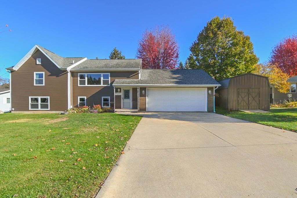 Photo of 125 Hillside LANE, Shawano, WI 54166 (MLS # 50317624)