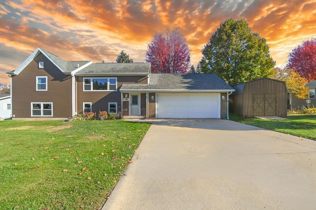 Photo of 125 Hillside LANE, Shawano, WI 54166 (MLS # 50317624)