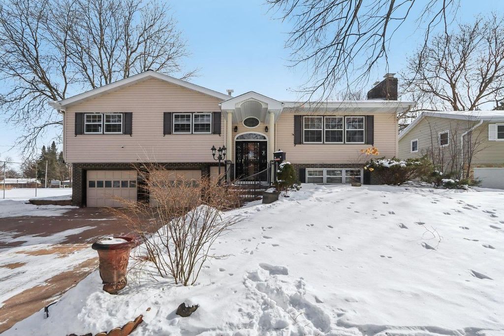 Photo of 1717 Wicklow WAY, Madison, WI 53711 (MLS # 2015707)