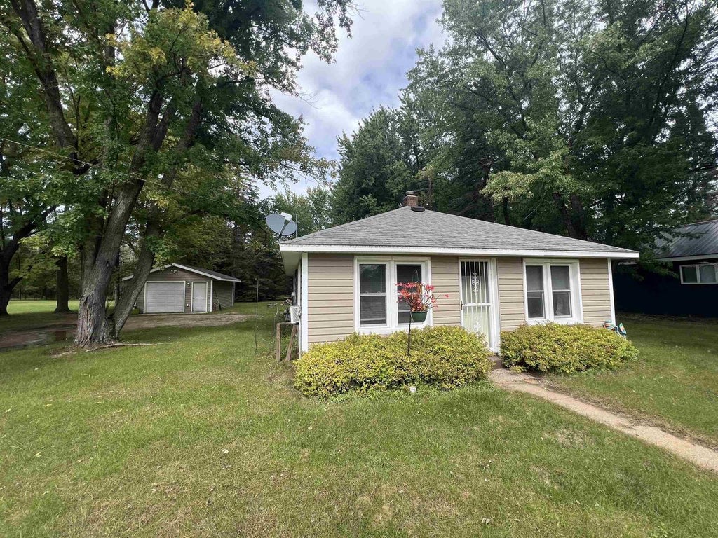 Photo of E2026 King ROAD, Waupaca, WI 54981 (MLS # 50333031)