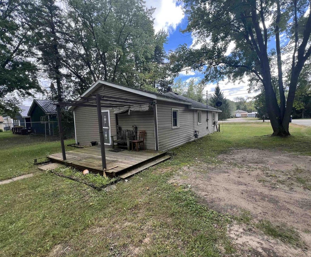 Photo of E2026 King ROAD, Waupaca, WI 54981 (MLS # 50333031)