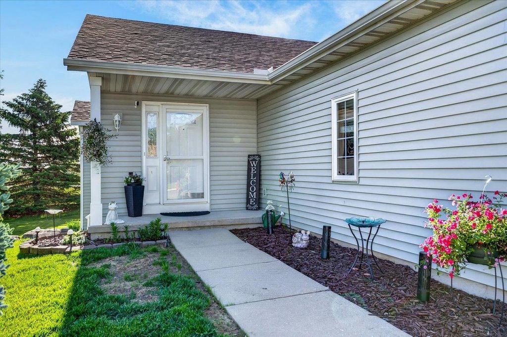 Photo of 828 Dunn AVENUE, Oregon, WI 53575 (MLS # 2023893)