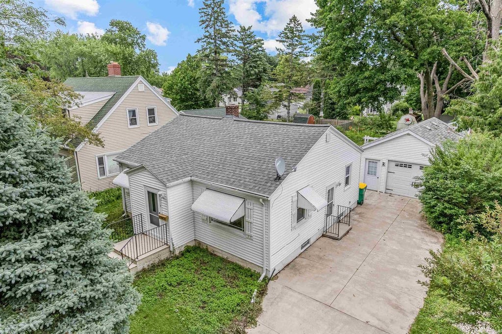 Photo of 910 Wilson AVENUE, Green Bay, WI 54303 (MLS # 50328501)