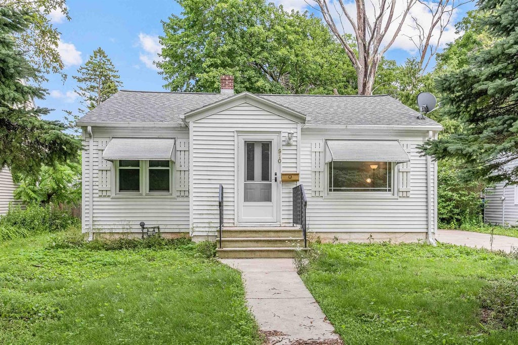 Photo of 910 Wilson AVENUE, Green Bay, WI 54303 (MLS # 50328501)