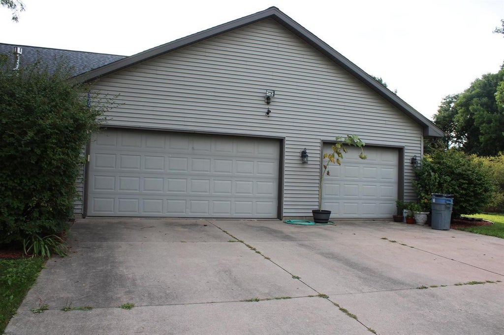 Photo of 2071 Yahara DRIVE, Stoughton, WI 53589 (MLS # 2031368)