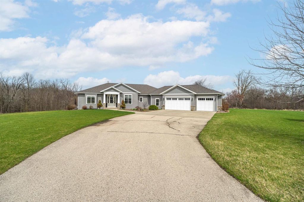 Photo of W3869 Garden DRIVE, Eden, WI 53019 (MLS # 50324028)