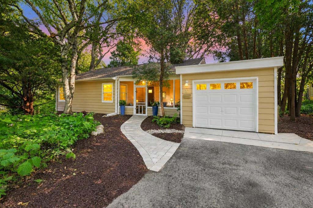 Photo of 37 Hiawatha CIRCLE, Madison, WI 53711 (MLS # 2029118)