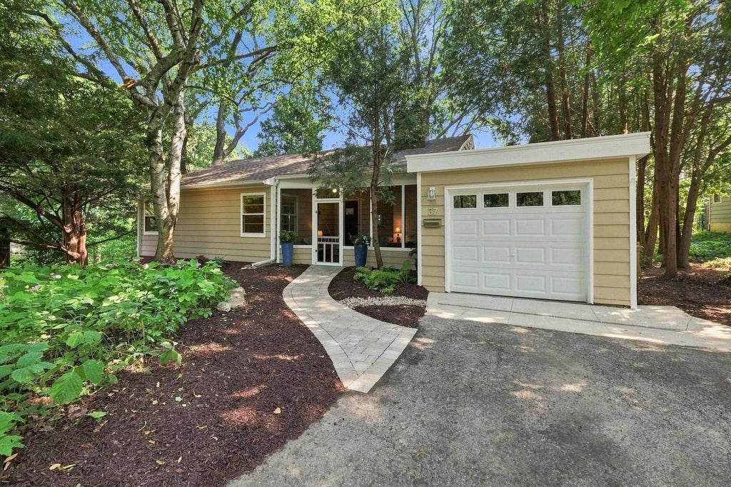 Photo of 37 Hiawatha CIRCLE, Madison, WI 53711 (MLS # 2029118)