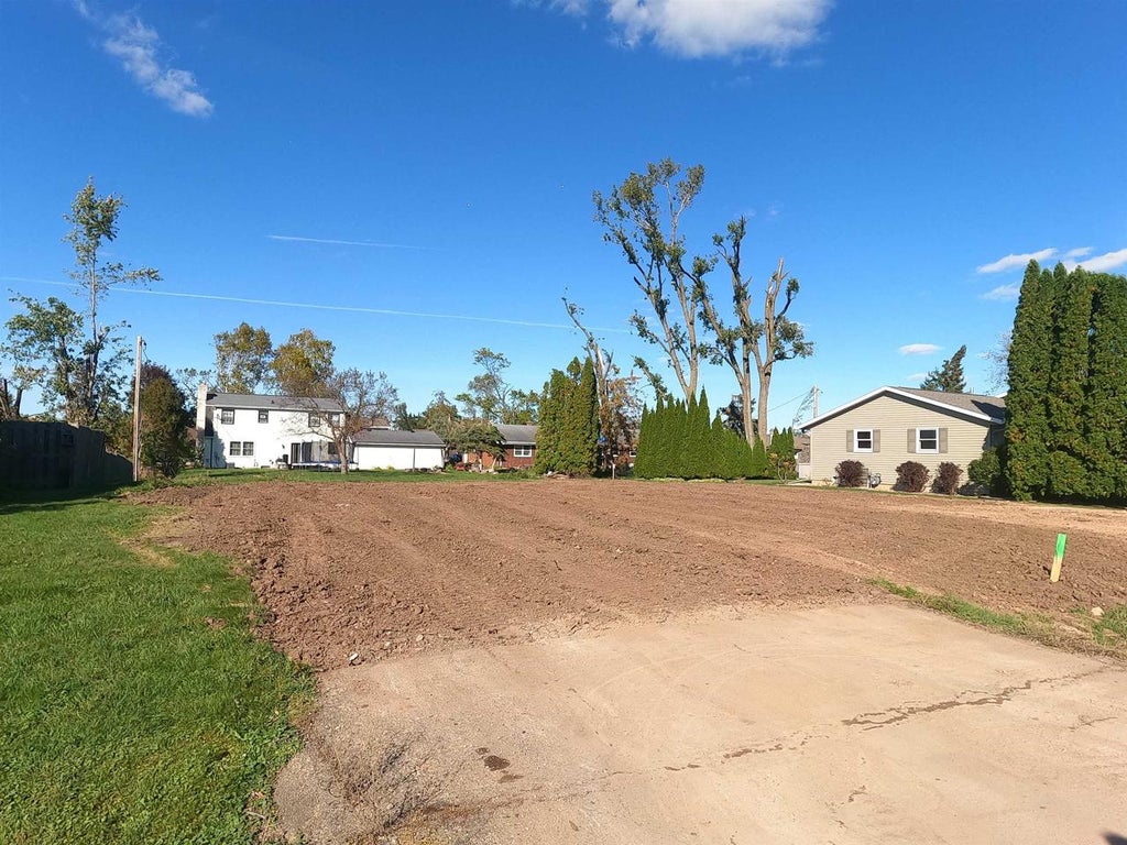 Photo of 2020 Larkspur DRIVE, Appleton, WI 54915 (MLS # 50333817)