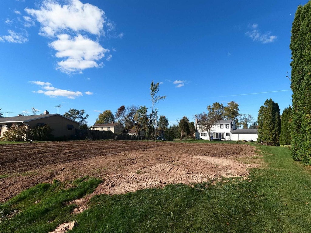 Photo of 2020 Larkspur DRIVE, Appleton, WI 54915 (MLS # 50333817)
