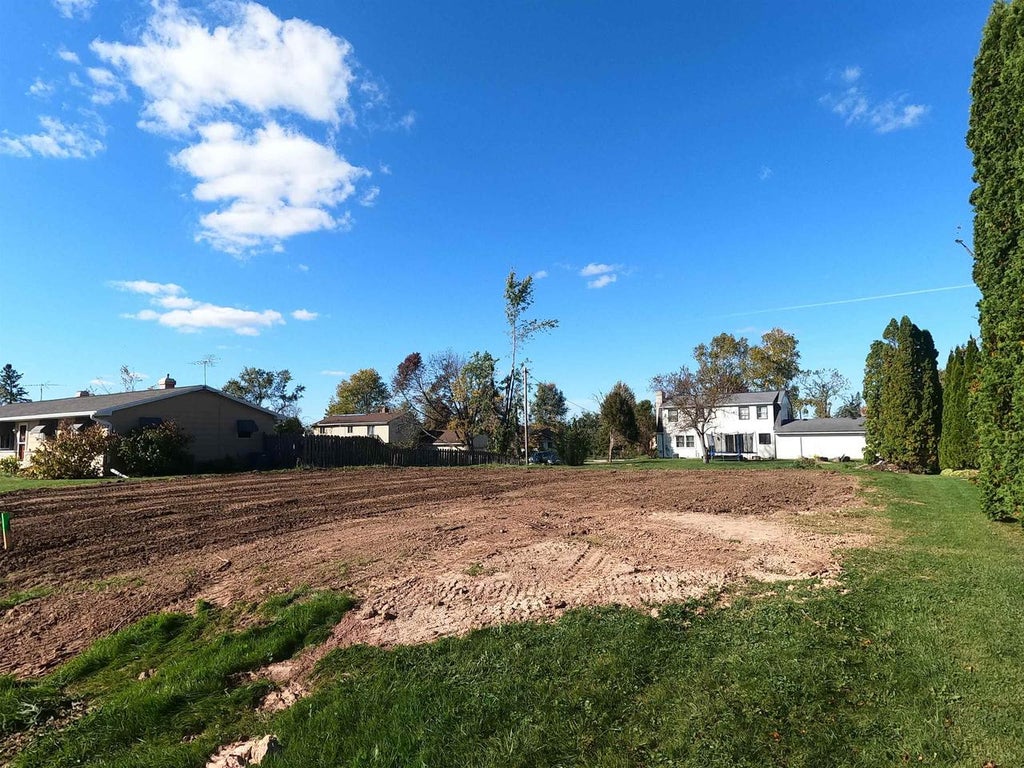 Photo of 2020 Larkspur DRIVE, Appleton, WI 54915 (MLS # 50333817)