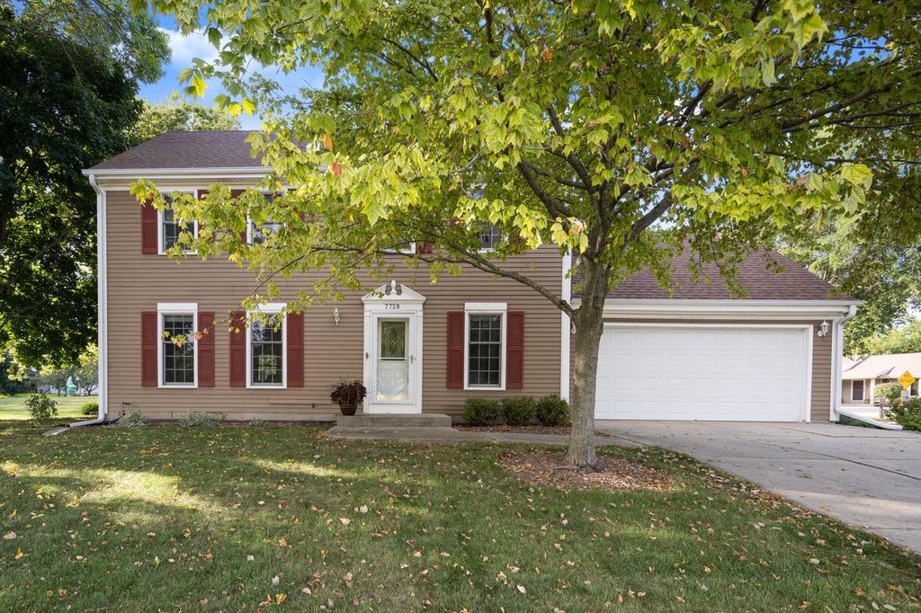 Photo of 7728 W Imperial DRIVE, Franklin, WI 53132 (MLS # 1937535)