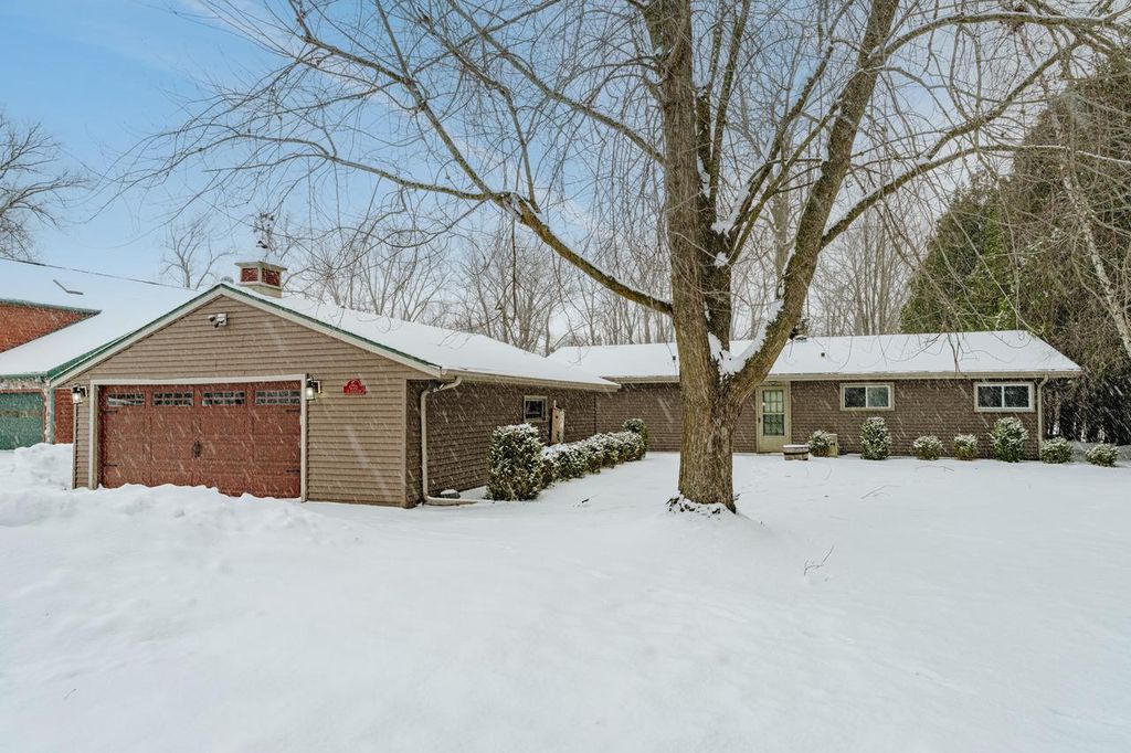 Photo of 6770 Lee Harbor LANE, Oshkosh, WI 54902 (MLS # 1944431)