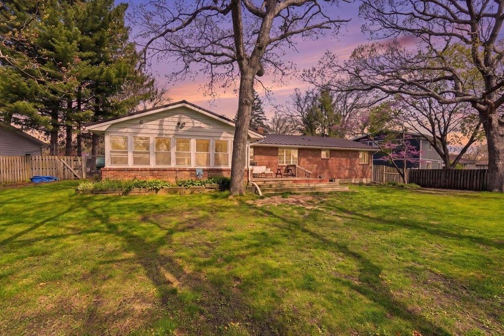 Photo of 418 Oakridge DRIVE, Portage, WI 53901 (MLS # 2021904)