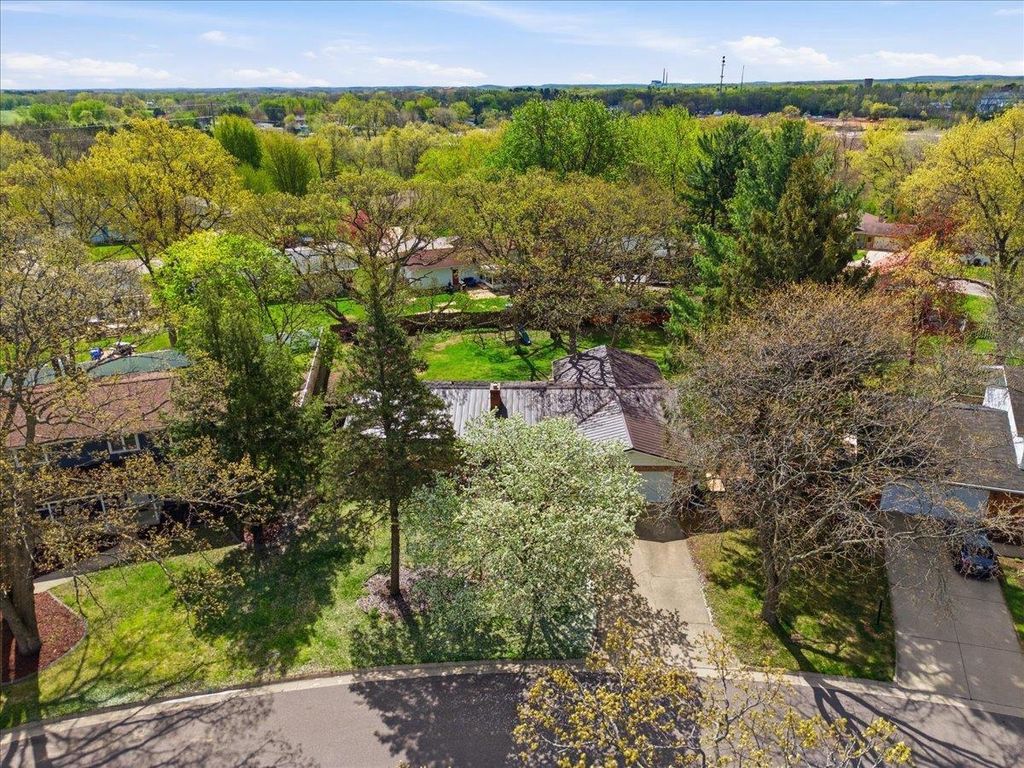 Photo of 418 Oakridge DRIVE, Portage, WI 53901 (MLS # 2021904)