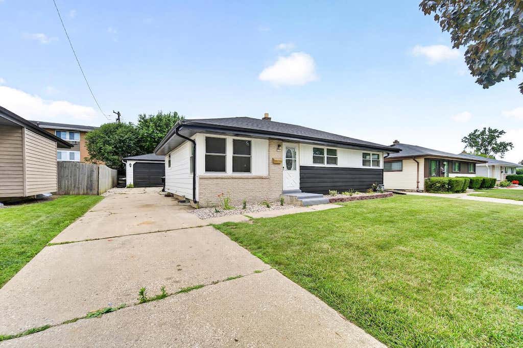 Photo of 2702 Loraine AVENUE, Racine, WI 53404 (MLS # 1971104)