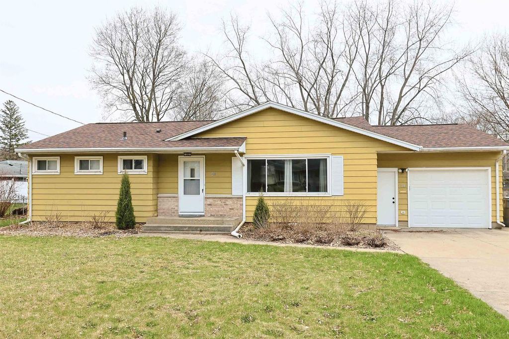 Photo of 402 Frost Woods ROAD, Monona, WI 53716 (MLS # 2020795)