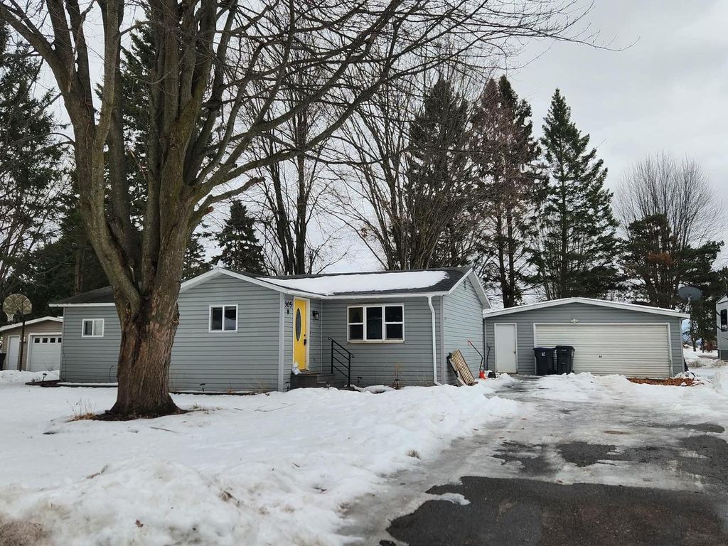 Photo of 305 W Roberts STREET, Spencer, WI 54449 (MLS # 22600131)