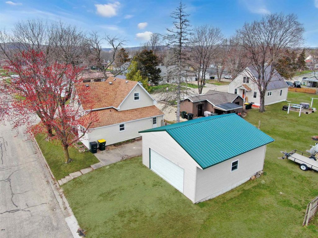 Photo of 1222 S 7th STREET, Prairie Du Chien, WI 53821 (MLS # 2020362)