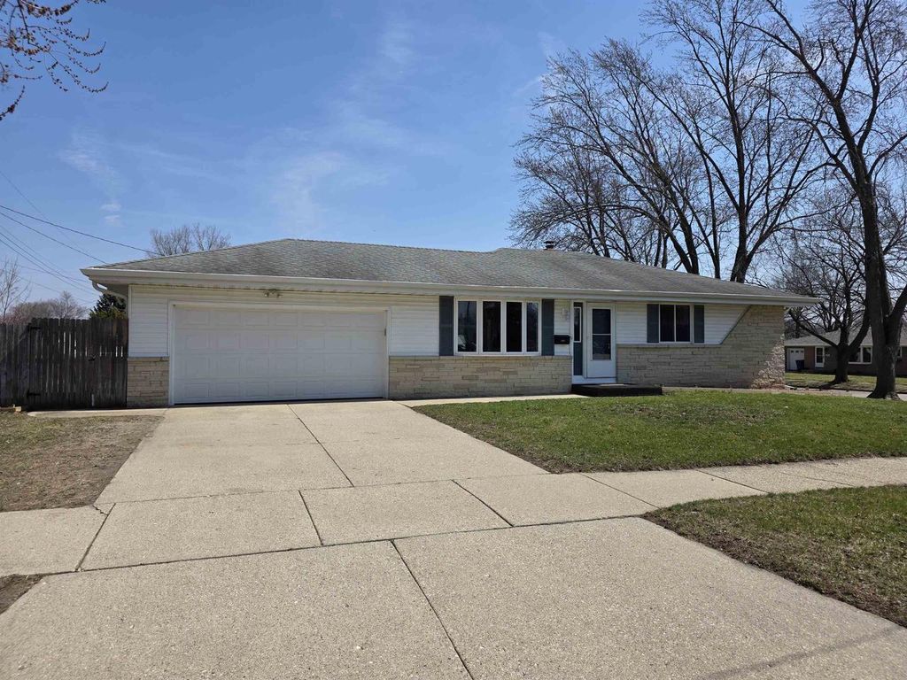 Photo of 1841 S Walnut STREET, Janesville, WI 53546 (MLS # 2019703)
