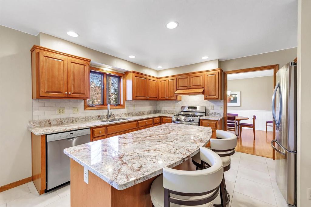 Photo of 1460 Woodmont WAY, Ashwaubenon, WI 54313 (MLS # 50322322)