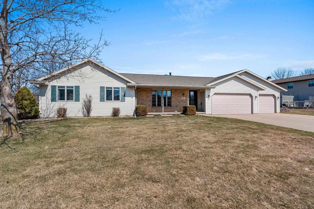 Photo of 2817 Oslo DRIVE, Green Bay, WI 54311 (MLS # 50323405)