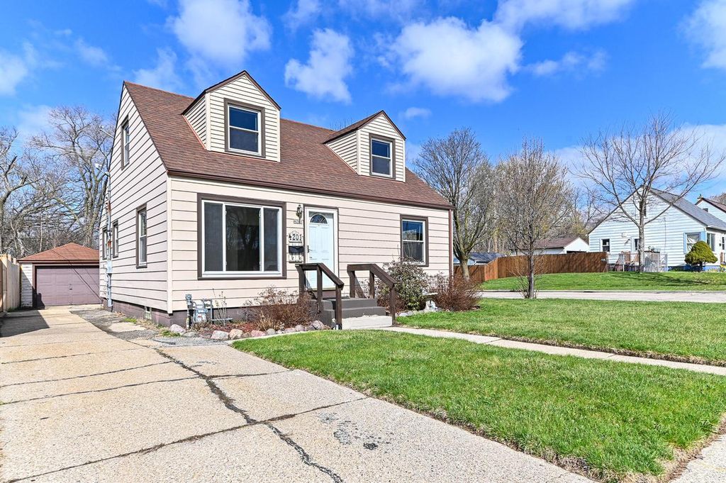 Photo of 4201 S 5th PLACE, Milwaukee, WI 53207 (MLS # 1958550)