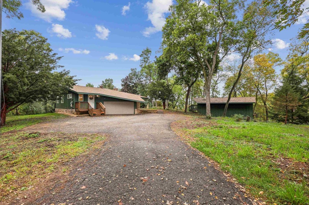 Photo of 440 N Webb AVENUE, Reedsburg, WI 53959 (MLS # 2033936)