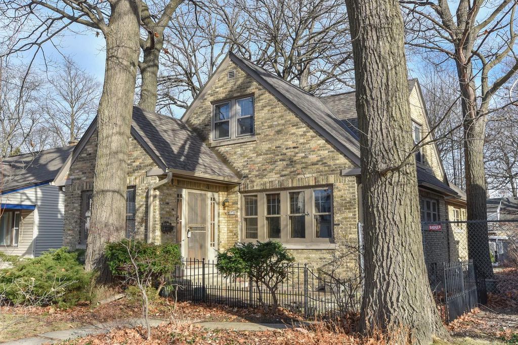 Photo of 5730 N 35th STREET, Milwaukee, WI 53209 (MLS # 1947051)