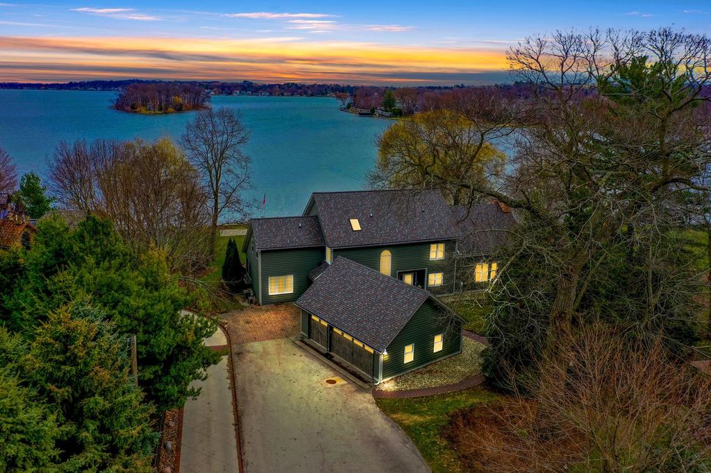 Photo of W277N3016 Rocky Point ROAD, Pewaukee, WI 53072 (MLS # 1955767)