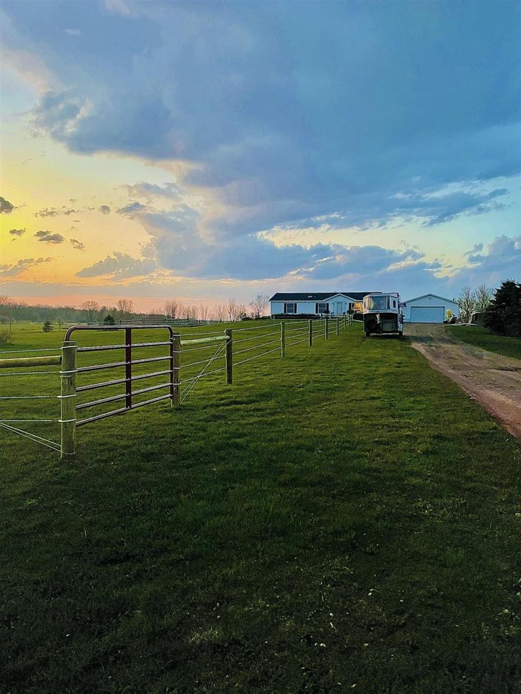 Photo of E8946 State Road 22, Bear Creek, WI 54922 (MLS # 50319520)