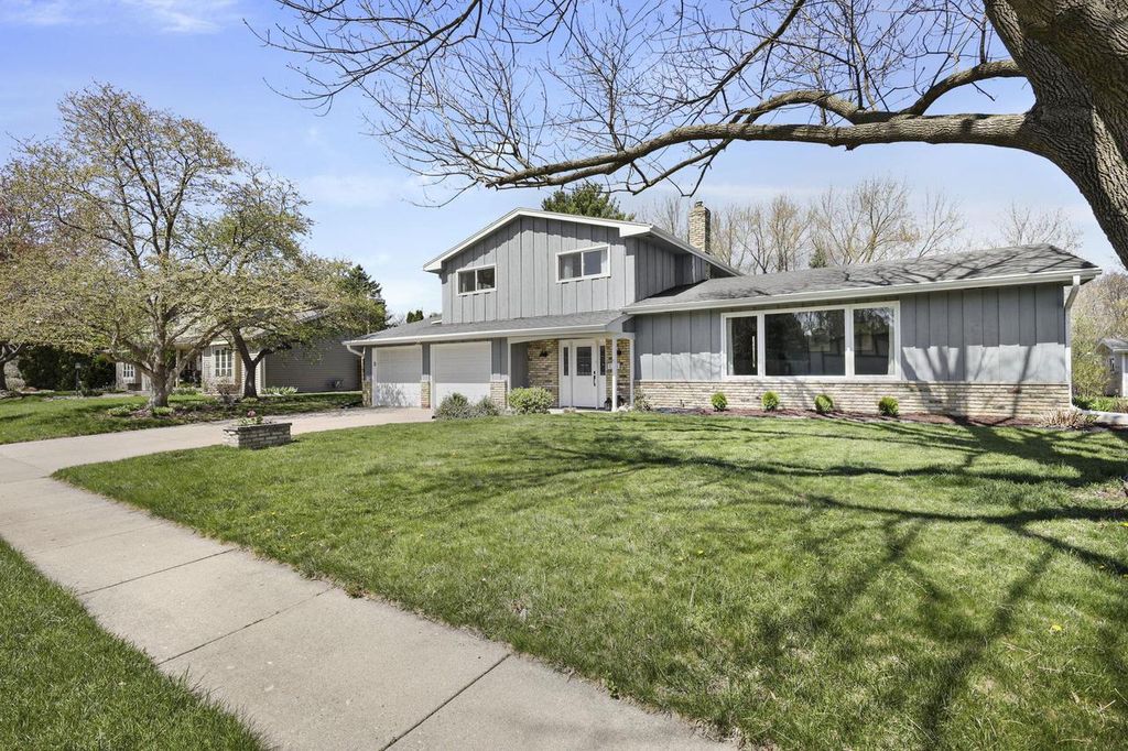 Photo of 5318 Jonquil COURT, Middleton, WI 53562 (MLS # 2021496)