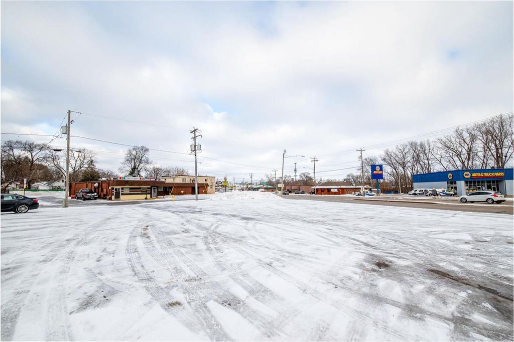 Photo of 1662 Main STREET, Green Bay, WI 54302 (MLS # 50319876)