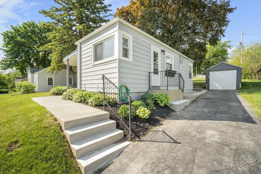 Photo of N85W16267 May AVENUE, Menomonee Falls, WI 53051 (MLS # 1964648)