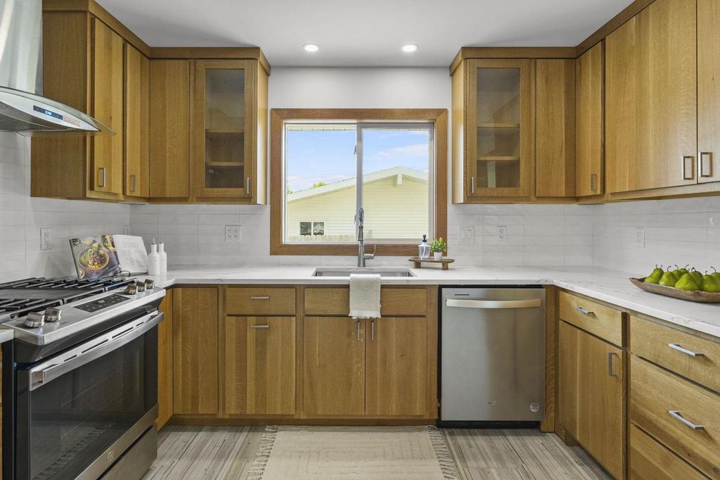 Photo of 512 Prospect ROAD, Waunakee, WI 53597 (MLS # 2023264)