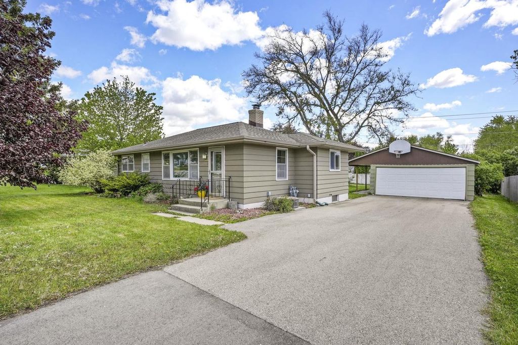 Photo of 512 Prospect ROAD, Waunakee, WI 53597 (MLS # 2023264)