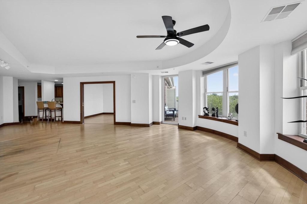 Photo of 333 W Mifflin STREET #6180, Madison, WI 53703 (MLS # 2022924)
